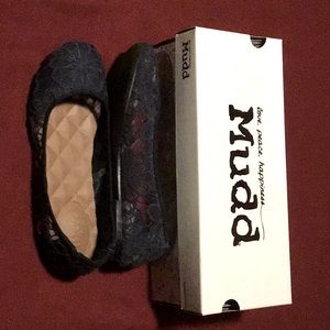 Mudd Flats in Navy size 7 1/2 NEW IN BOX